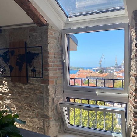 Castropola Views With Private Parking Apartment Luaran gambar