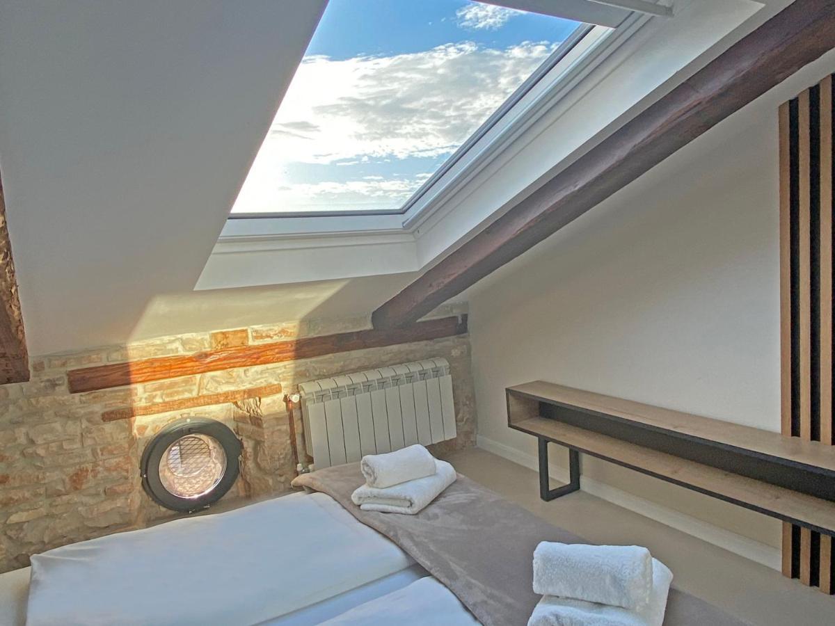 Castropola Views With Private Parking Apartment Luaran gambar