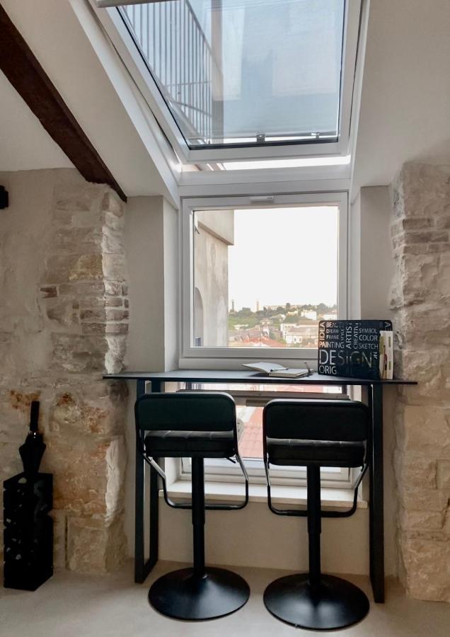 Castropola Views With Private Parking Apartment Luaran gambar