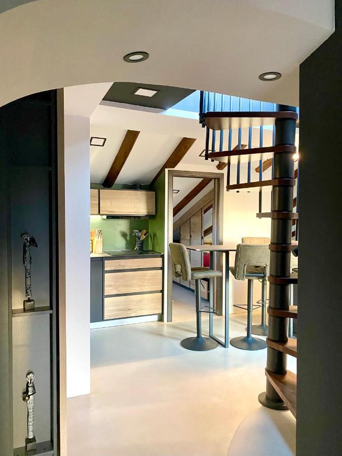 Castropola Views With Private Parking Apartment Luaran gambar