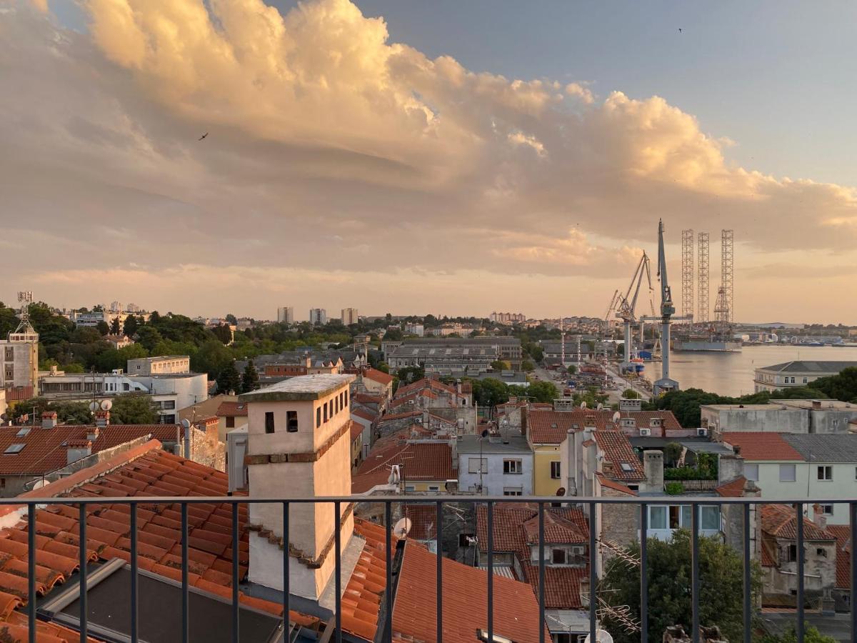 Castropola Views With Private Parking Apartment Luaran gambar