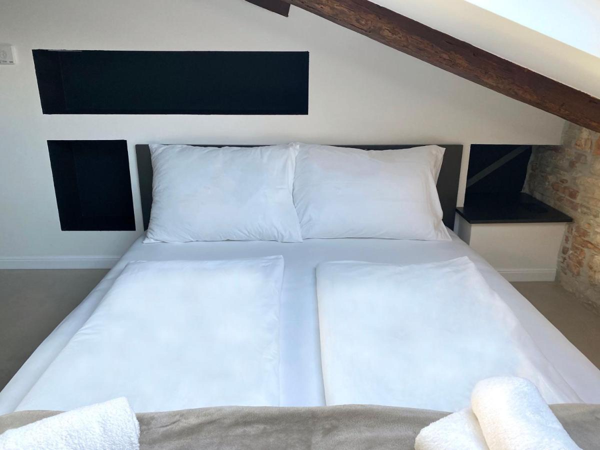 Castropola Views With Private Parking Apartment Luaran gambar