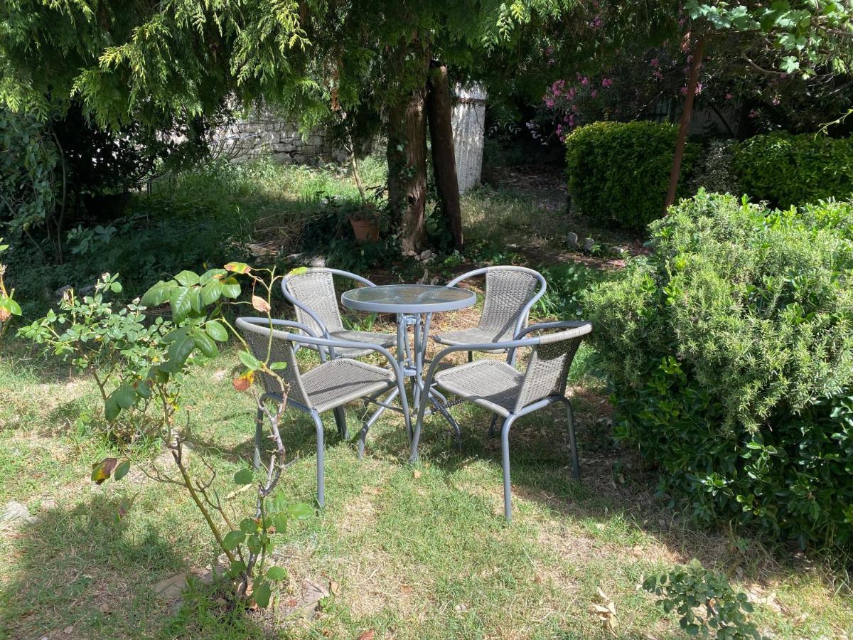 Castropola Views With Private Parking Apartment Luaran gambar