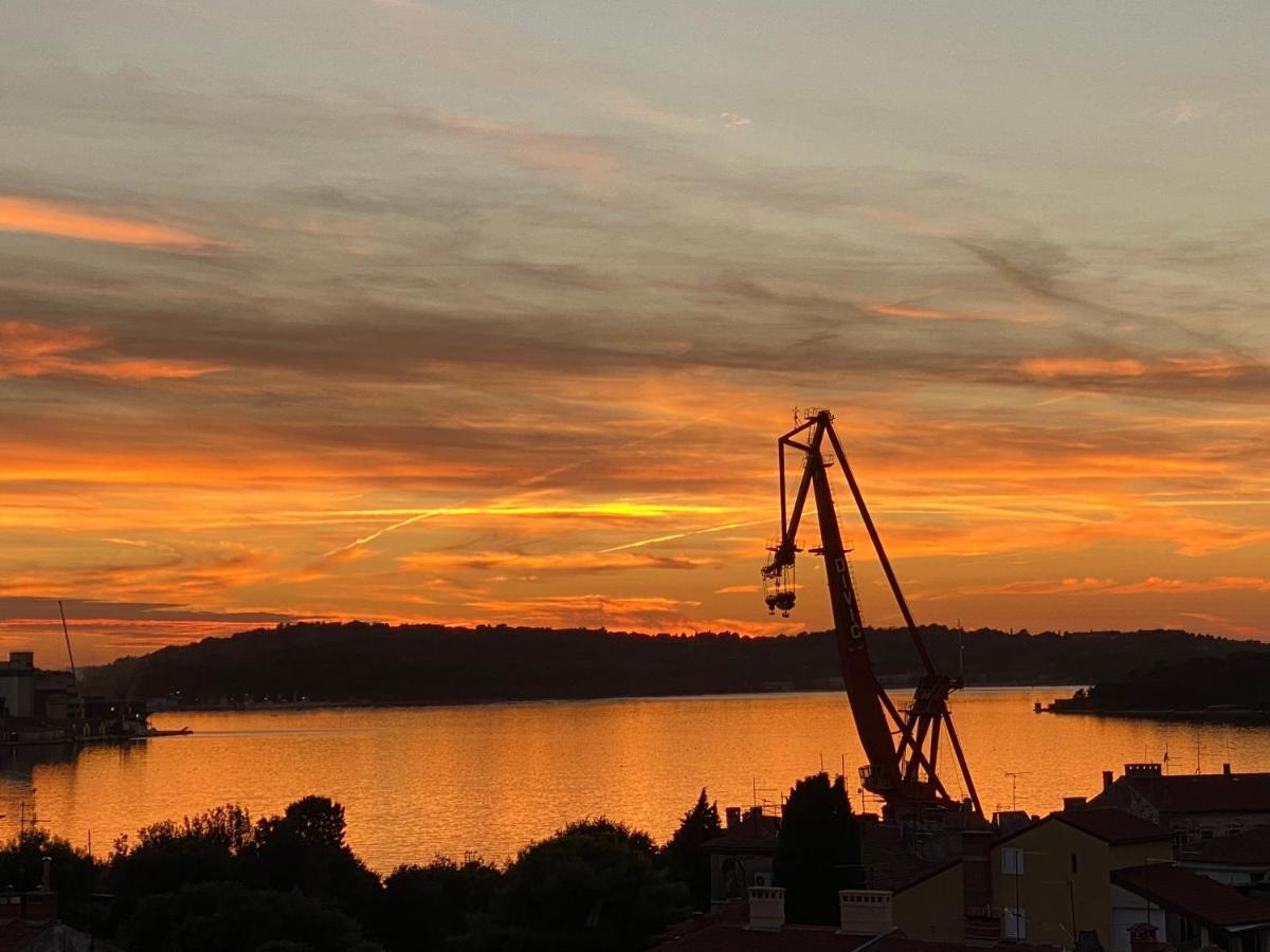 Castropola Views With Private Parking Apartment Luaran gambar