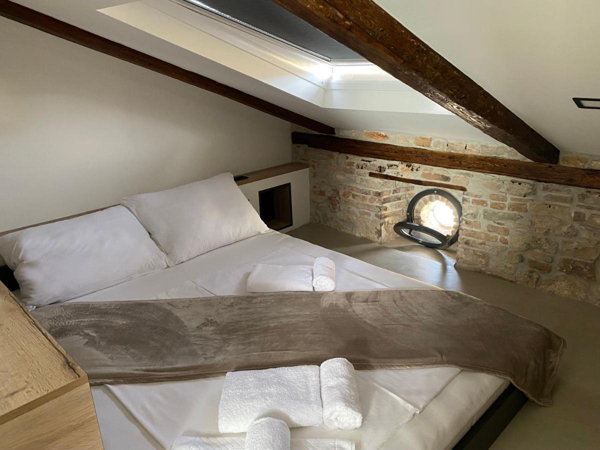 Castropola Views With Private Parking Apartment Luaran gambar