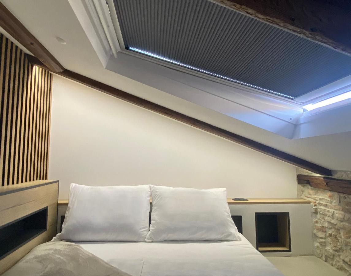 Castropola Views With Private Parking Apartment Luaran gambar